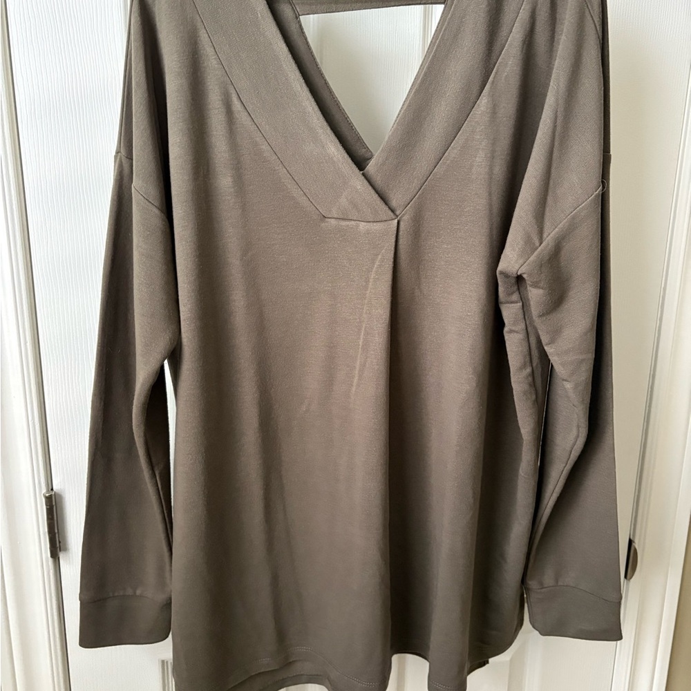 Cupio Deep V-Neck Long Sleeve Top - Olive